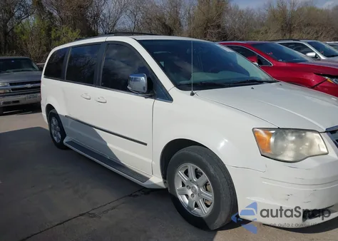 2010 Chrysler Town & Country Touring from USA, damaged, VIN 2A4RR5D14AR133746